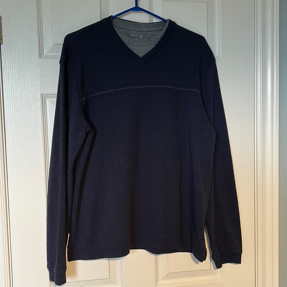 VanHeusen Long Sleeve Basic T-shirt Layered Size L